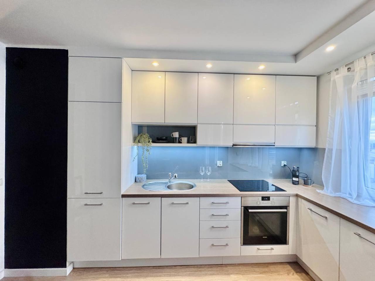 C- Home4U - Apartment With A City View Close To Aquapark, Parking In Secured Area Krakau Exterior foto