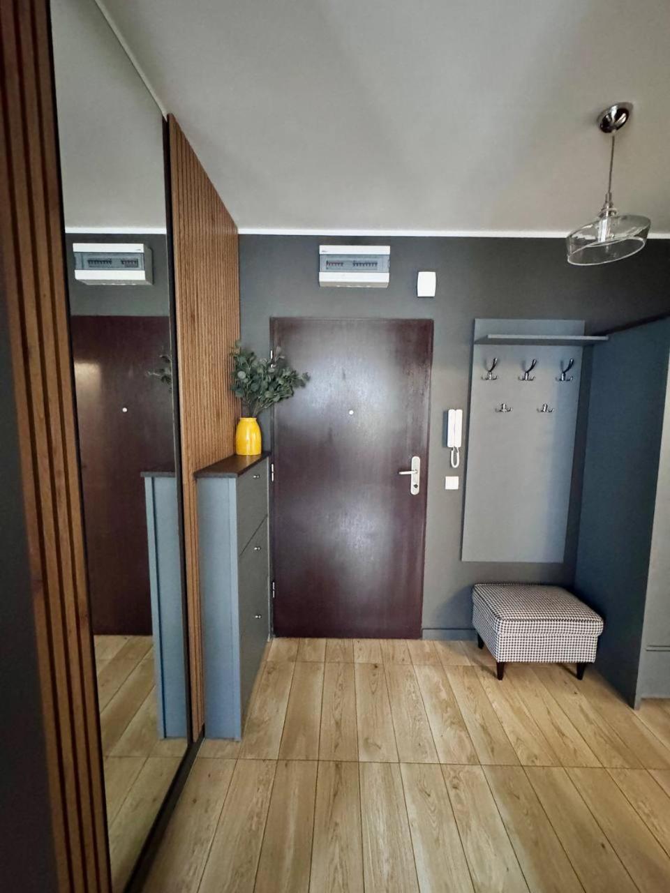 C- Home4U - Apartment With A City View Close To Aquapark, Parking In Secured Area Krakau Exterior foto