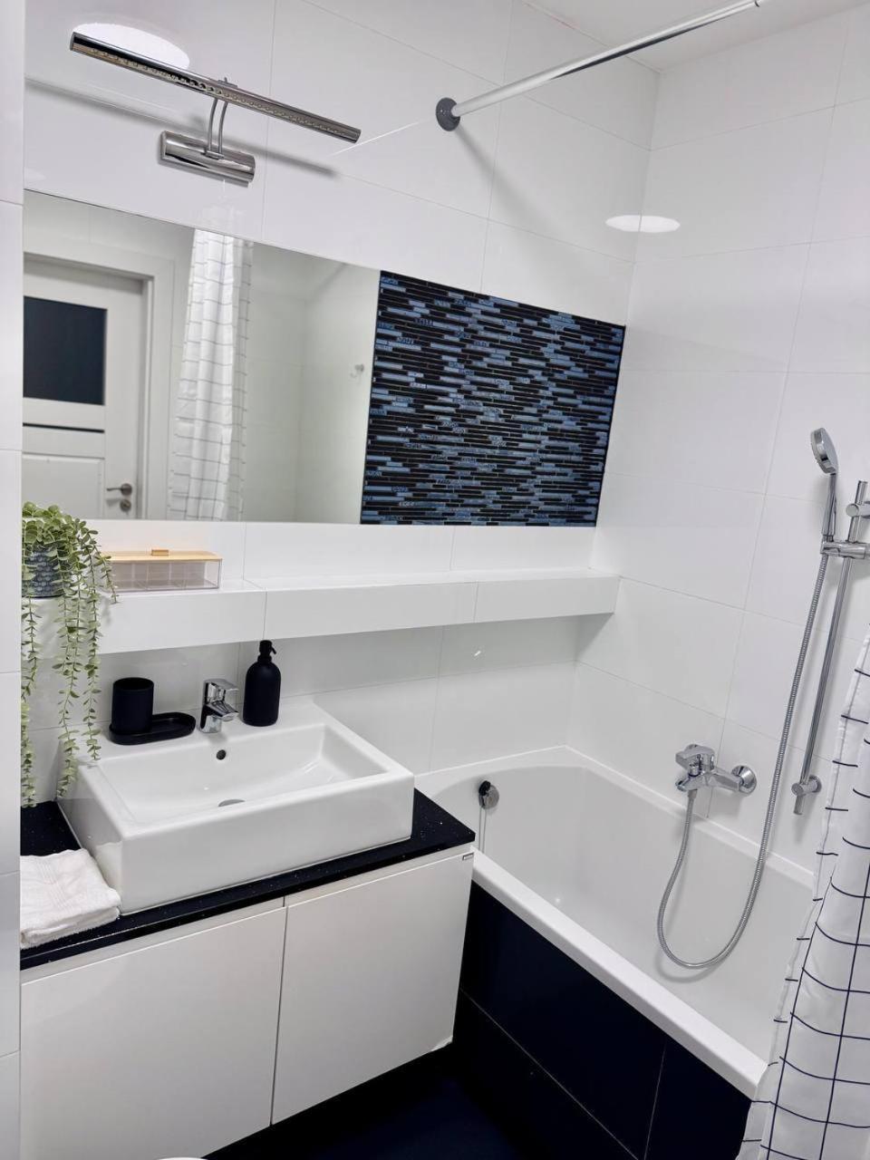 C- Home4U - Apartment With A City View Close To Aquapark, Parking In Secured Area Krakau Exterior foto