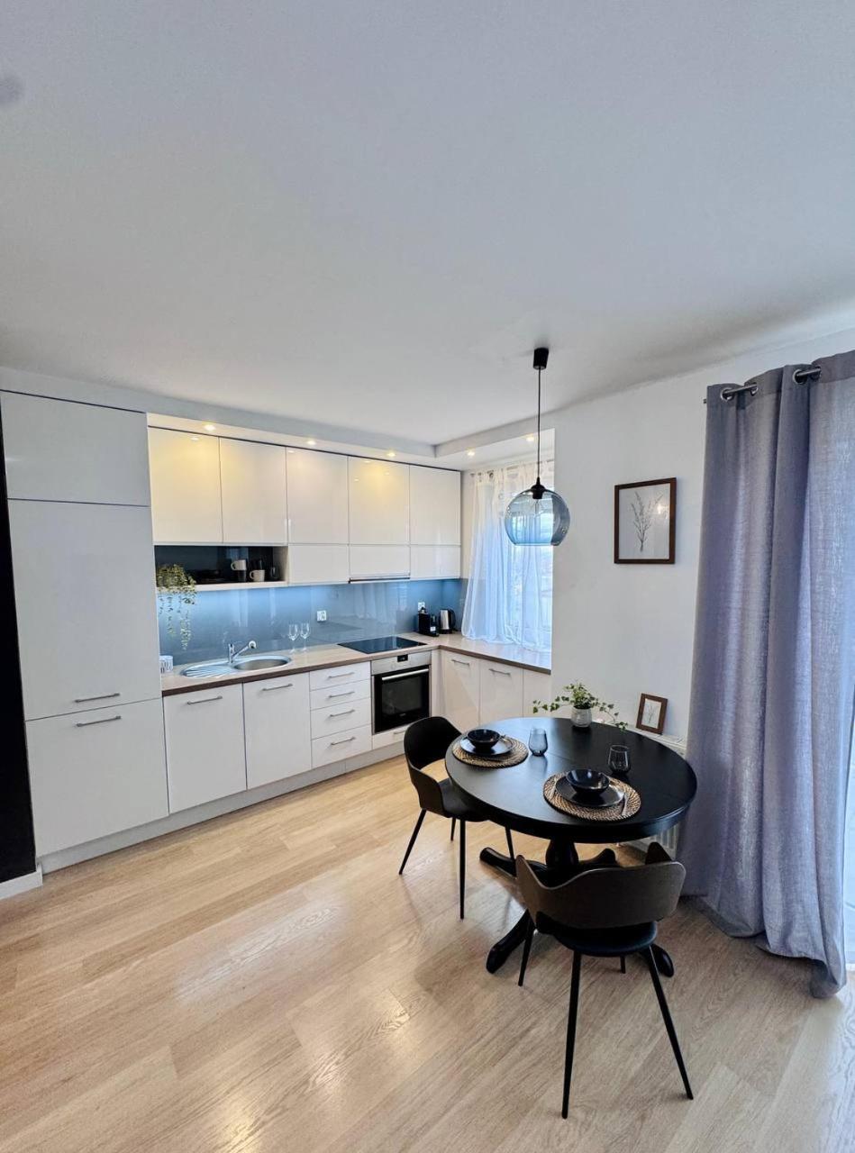 C- Home4U - Apartment With A City View Close To Aquapark, Parking In Secured Area Krakau Exterior foto